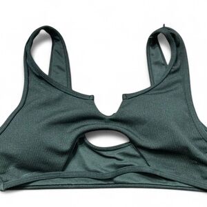 Zaful Green Sports Bra with Cutout Detail and Wide Straps 8